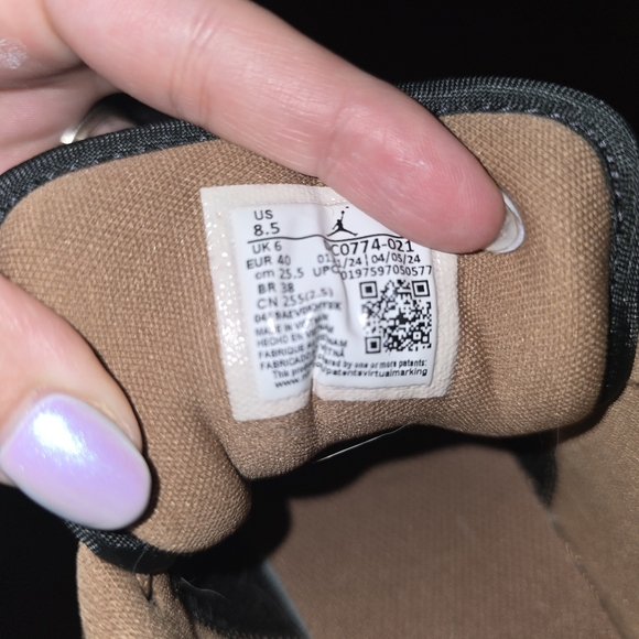 Jordan Woman's Black and Brown Sneakers - Picture 4 of 4